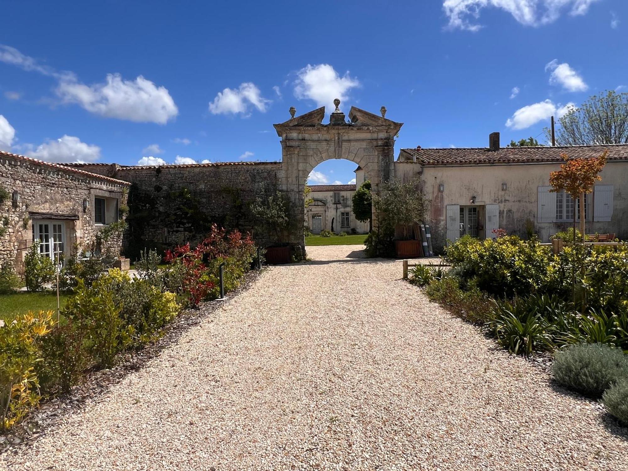 Chateau De Feusse Saint-Just-Luzac Exterior photo